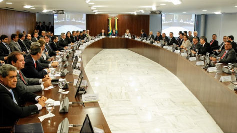 Dilma Rousseff propõe cinco pactos e plebiscito para constituinte da reforma política