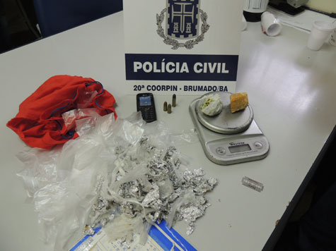 Brumado: Polícia prende três jovens e apreende menor travesti por tráfico de drogas