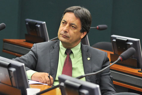 Deputado Edson Pimenta diz que não quis promover personal trainer