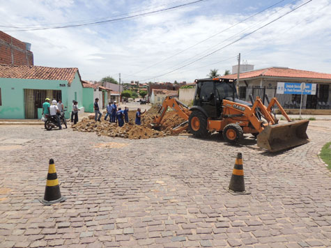 Embasa atua para normalizar abastecimento em bairros de Brumado e Malhada de Pedras