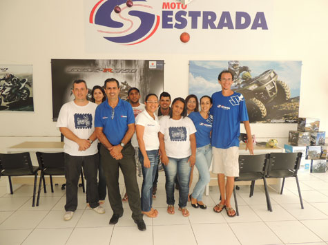 Brumado: Moto Estrada Suzuki deseja a todos um feliz 2014