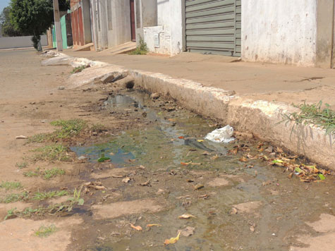Brumado: Com esgoto a céu aberto, moradores do São José cobram por saneamento básico