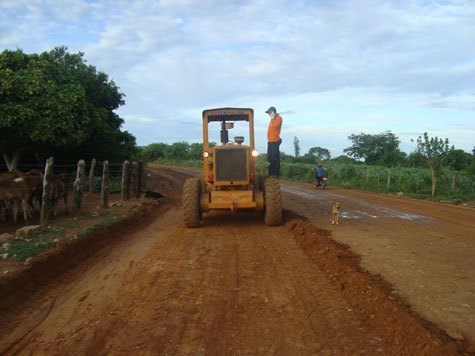 Recuperação das estradas vicinais é iniciada em Brumado