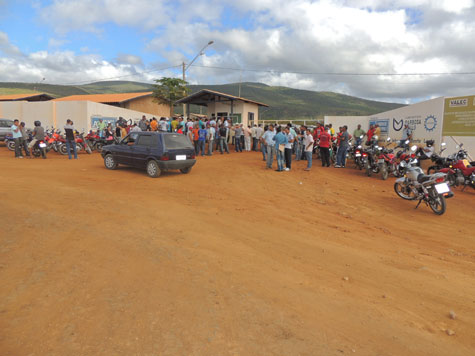 Greve: Trabalhadores da Fiol estão parados em Brumado