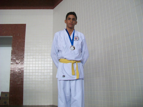 Brumadense é medalha de ouro em campeonato baiano de Karatê
