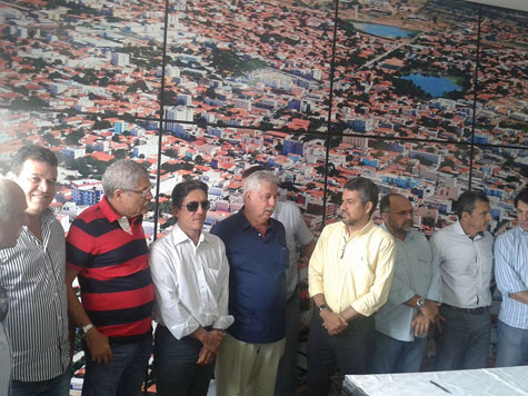 Guanambi: Marquinho Viana comparece à solenidade e inauguração