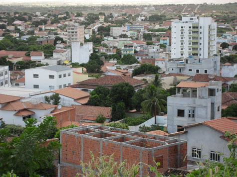 Guanambi: Homem ateia fogo em casa e tenta matar toda a família