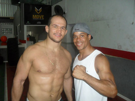 Brumadense campeão de MMA participa de treino com Júnior Cigano