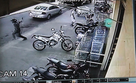 Brumado: Bandido rouba supermercado e atira contra transeuntes na Centenário