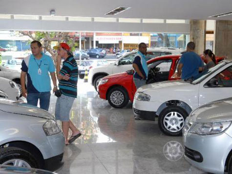 Vendas de carros devem cair pela 1ª vez em 10 anos