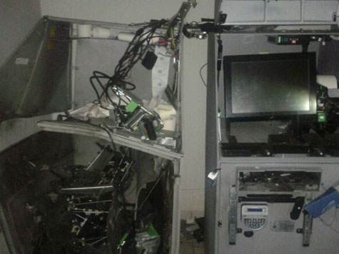 Ibipitanga: Quinze homens explodem caixas eletrônicos do BB e Bradesco