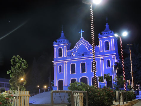 Brumado: Igreja Matriz e centro comercial recebem iluminação natalina