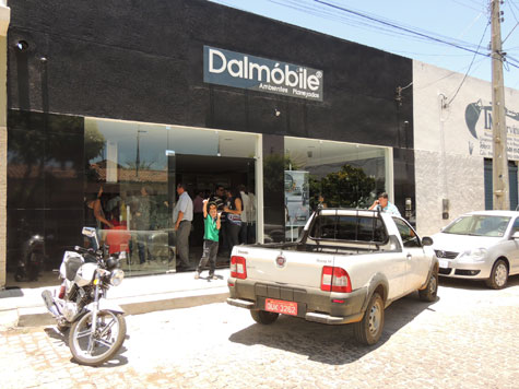 Inaugurada a Dalmóbile em Brumado