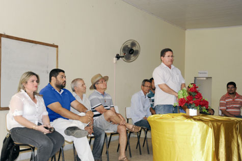 Serra Dourada: Ivana Bastos participa de distribuição de mudas