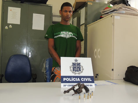 Brumado: Com arma carregada, jovem é detido em cumprimento a mandado de prisão