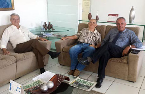 Brumado: Aguiberto recebe o ex-prefeito Juracy Pires Gomes em seu gabinete