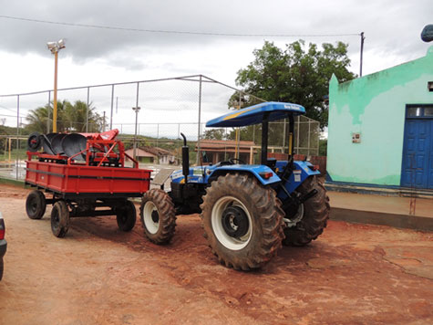 Lagoa Real: Comunidade de São João recebe kit agrícola da prefeitura municipal