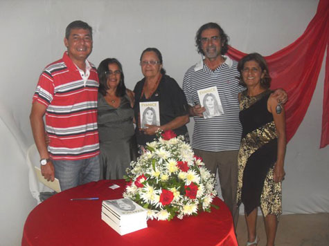 Brumado: Professora lança livro de poesias “Prenda da Vida”