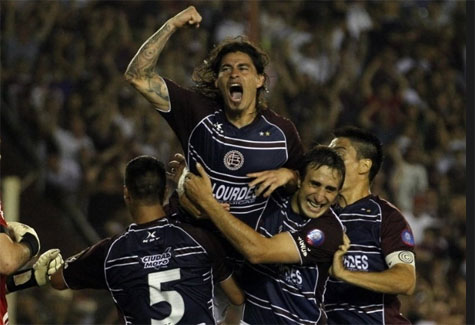 Lanús bate Ponte Preta por 2 a 0 e conquista Sul-Americana