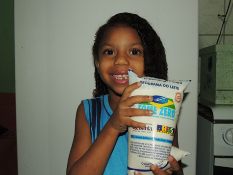 Brumado: Crianças voltam a receber leite do Fome Zero