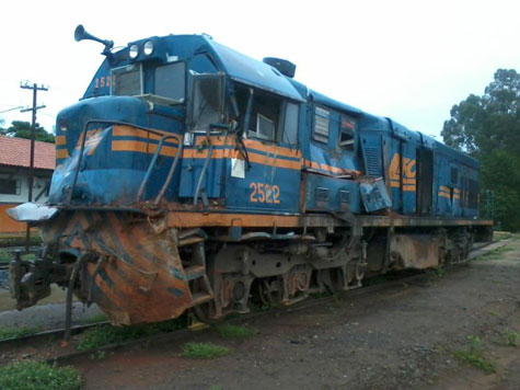 Licínio de Almeida: Pedra rola de montanha e atinge locomotiva da FCA