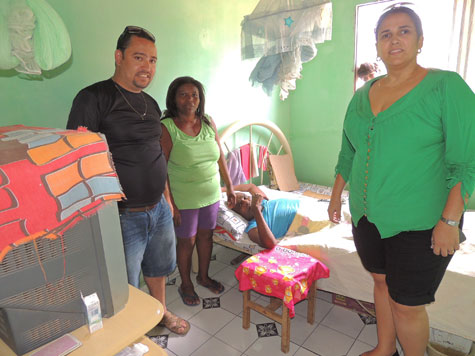 Brumado: Associação de moradores promove reforma em residência de casal no Bairro Dr. Juracy