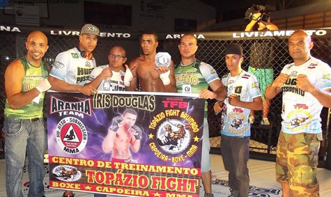 Livramento: Atleta brumadense vence luta de MMA e leva prêmio de melhor nocaute