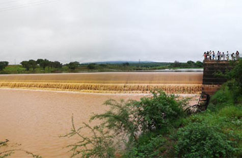Malhada de Pedras: Barragem transborda após quase três anos seca