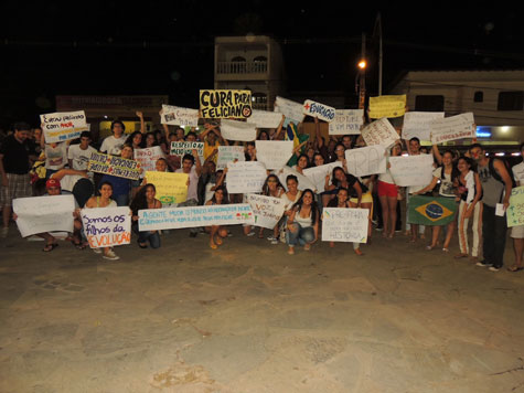 Brumado: População realiza manifestação nas ruas da cidade