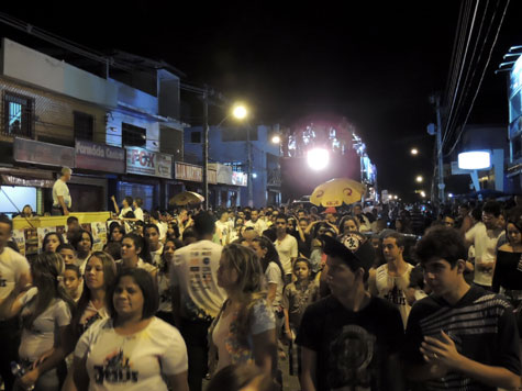 Fieis lotam as ruas de Brumado na 2ª Marcha Para Jesus