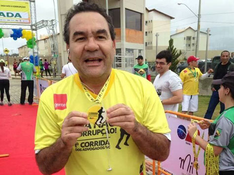 ‘Diga não à Corrupção’: Advogado brumadense participa de caminhada em Conquista