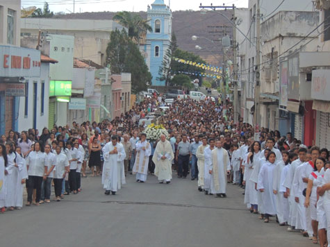 Brumado: Procissão e missa marcaram a celebração do Bom Jesus