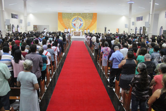Com missa e procissão, católicos celebram Corpus Christi em Brumado
