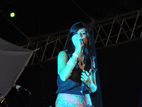 Vídeo da cantora brumadense Moni Viana ganha destaque na internet