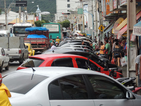 Brumado: Centro comercial bastante movimentado antes do Natal