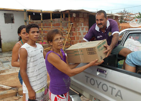 Nova Vida FM entrega doações em bairros de Brumado