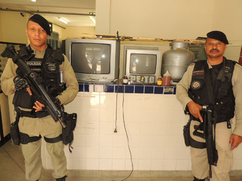 Brumado: Polícia encontra televisores, botijão de gás e varas de pesca em matagal