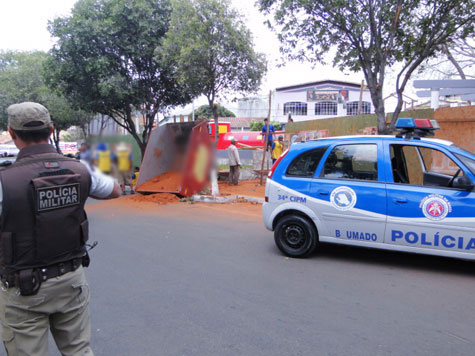 Brumado: Operário é arremessado de vagão de obra na Praça Coronel Zeca Leite