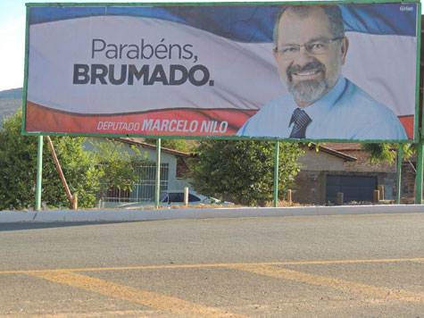 Mesmo não tendo recebido título de cidadão, Marcelo Nilo presta homenagem a Brumado