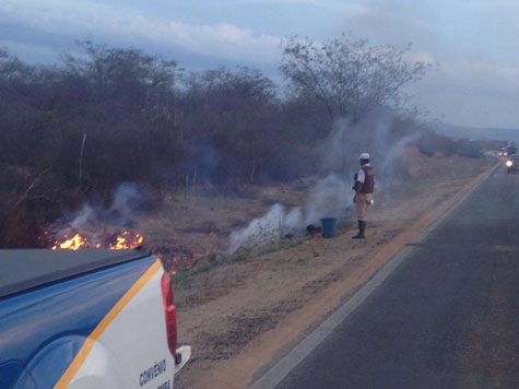 2ª CIPRV apaga princípio de incêndio na BA-026