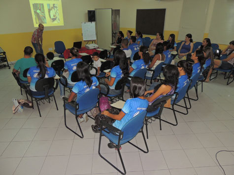 Minas Calçados e Confecções realiza palestra de postura corporal para funcionários