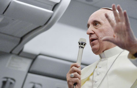 Papa Francisco: “Homossexuais não devem ser julgados ou marginalizados”