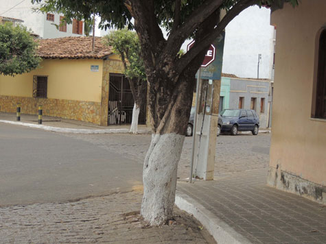 Brumado: Departamento de Trânsito erra ao sinalizar algumas vias