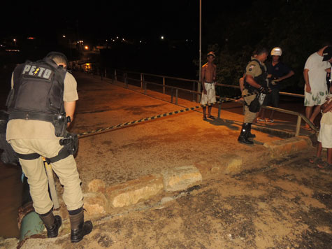 Brumado: Defesa Civil e Polícia Militar interditam ponte sobre Rio do Antônio