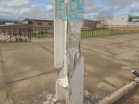 Brumado: Poste danificado na Avenida Centenário