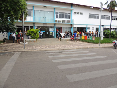 Fila para a inscrição no Reda começa cedo em Brumado