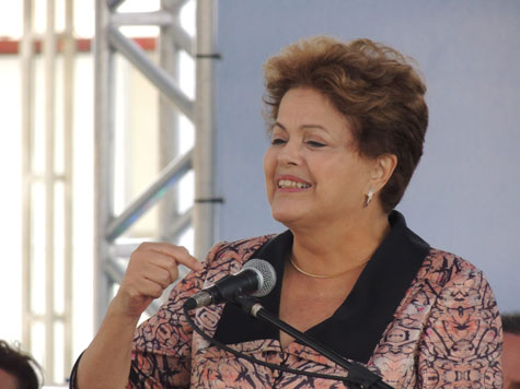 Dilma venceria no 1º turno em todos os cenários com três candidatos, diz Ibope