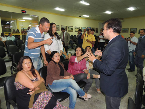 Brumado: Vereadores da situação são vaiados por professores