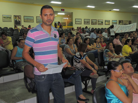 Brumado: Professores rejeitam proposta de reajuste salarial e protestam na Câmara Municipal