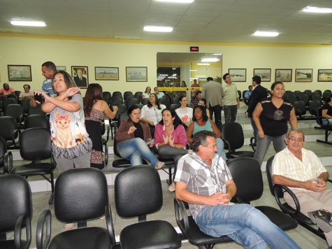 Brumado: Vereadores da situação são vaiados por professores